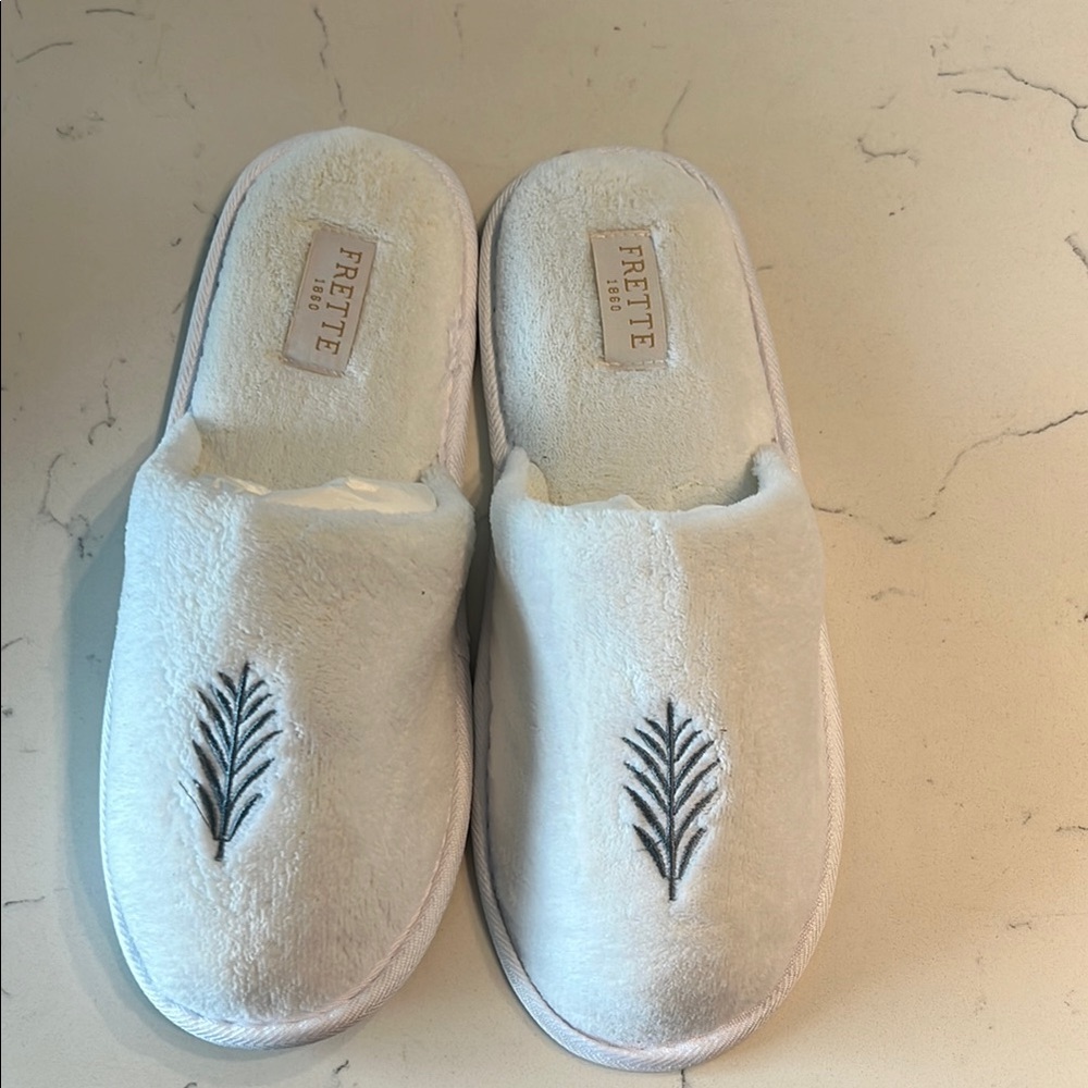 Frette White  Slippers with Embroidered Detail